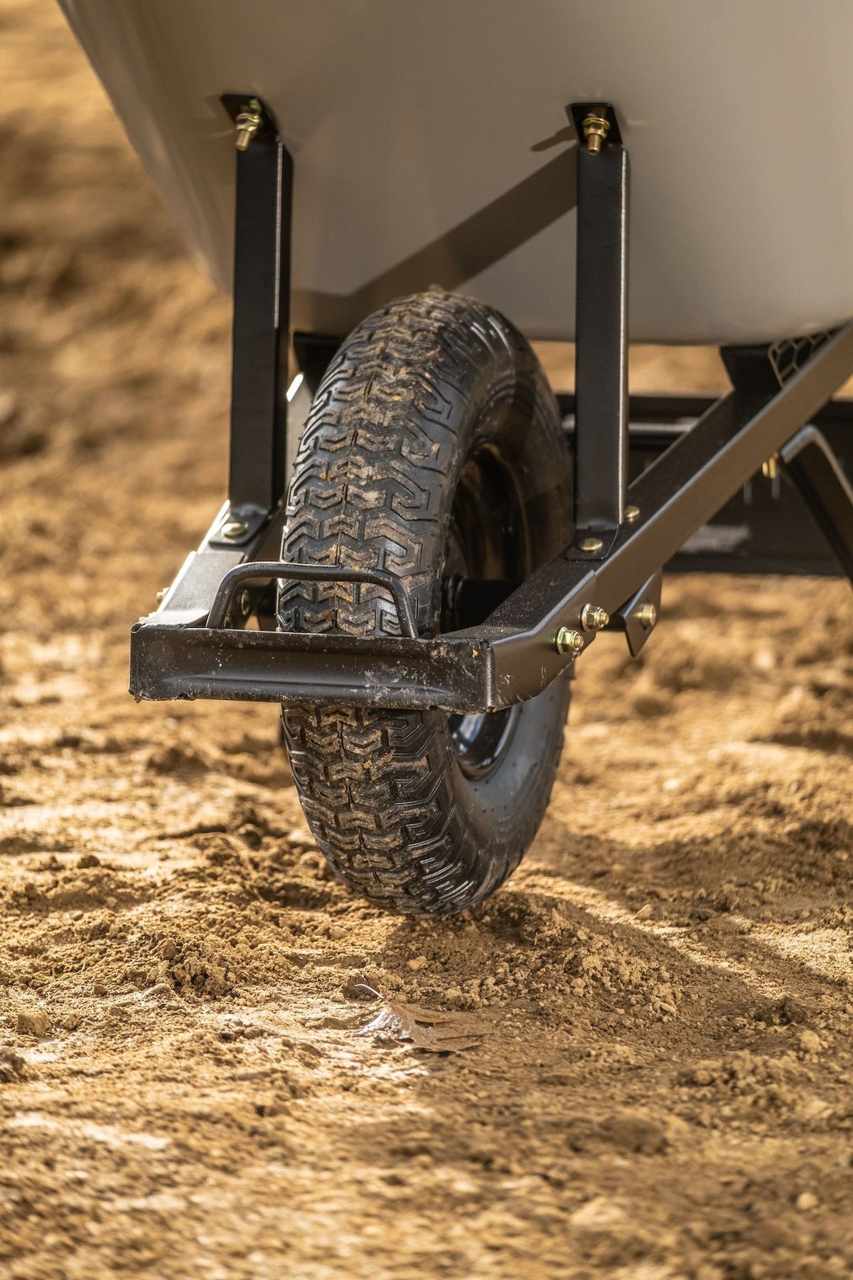 Heavy-Duty Easy Pivot/Dump Steel Tub Wheelbarrow, Steel Tray, 6-cu-ft K7O1 - product image 5