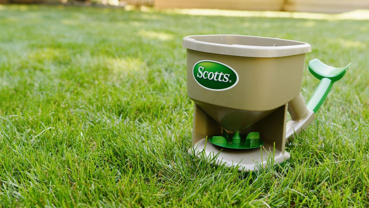 Whirl Year-Round Hand-Held Spreader, 1,500 sq. ft. N8R2 - product image 4